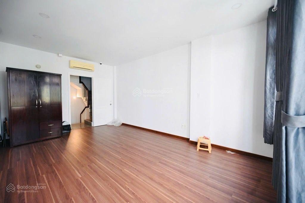 Lê văn sỹ nhà đẹp 5 tầng, (4x8) 4 phòng, có dòng tiền, bán gấp giá còn thương lượng