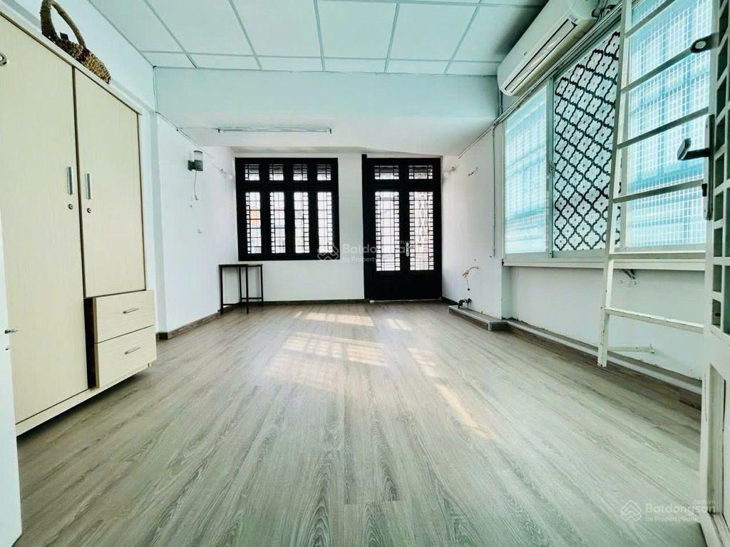 Lê văn sỹ nhà đẹp 5 tầng, (4x8) 4 phòng, có dòng tiền, bán gấp giá còn thương lượng