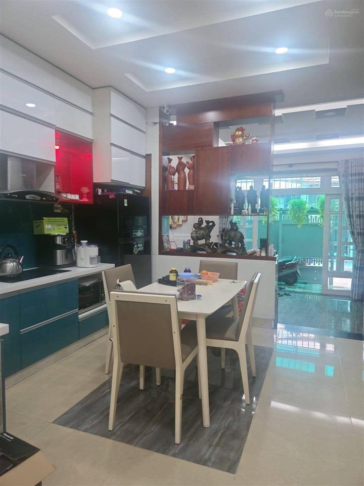 Nhà 3 tầng  ngang 4.5m  hẻm ô tô thông lạc long quân  giáp q10