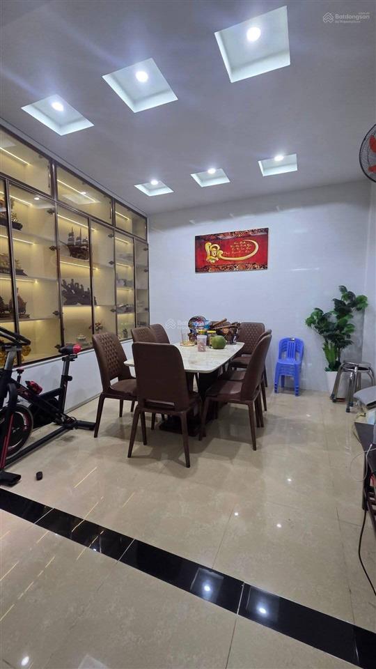 Nhà 3 tầng  ngang 4.5m  hẻm ô tô thông lạc long quân  giáp q10