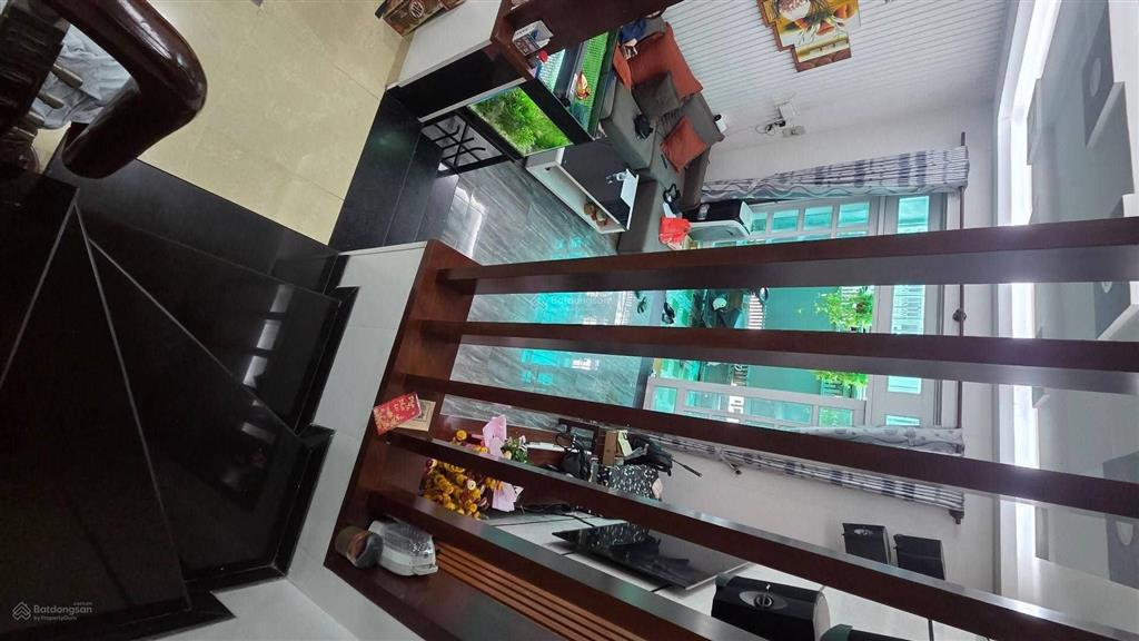 Nhà 3 tầng  ngang 4.5m  hẻm ô tô thông lạc long quân  giáp q10