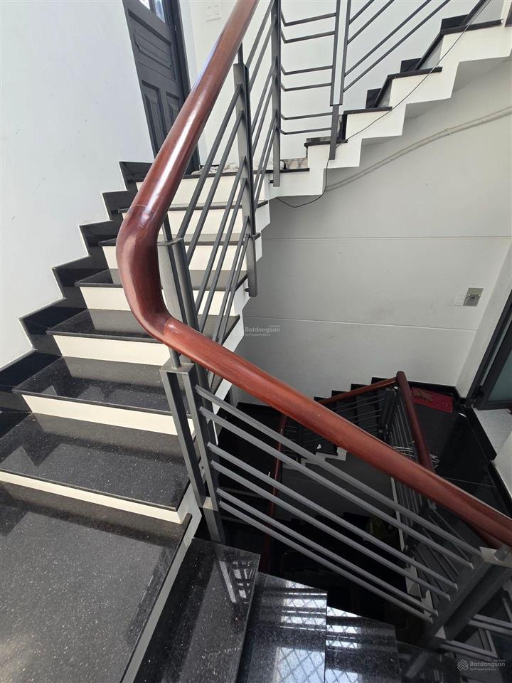 Nhà 5 tầng  ngang khủng 5.6m  hẻm ô tô  giáp quận 11