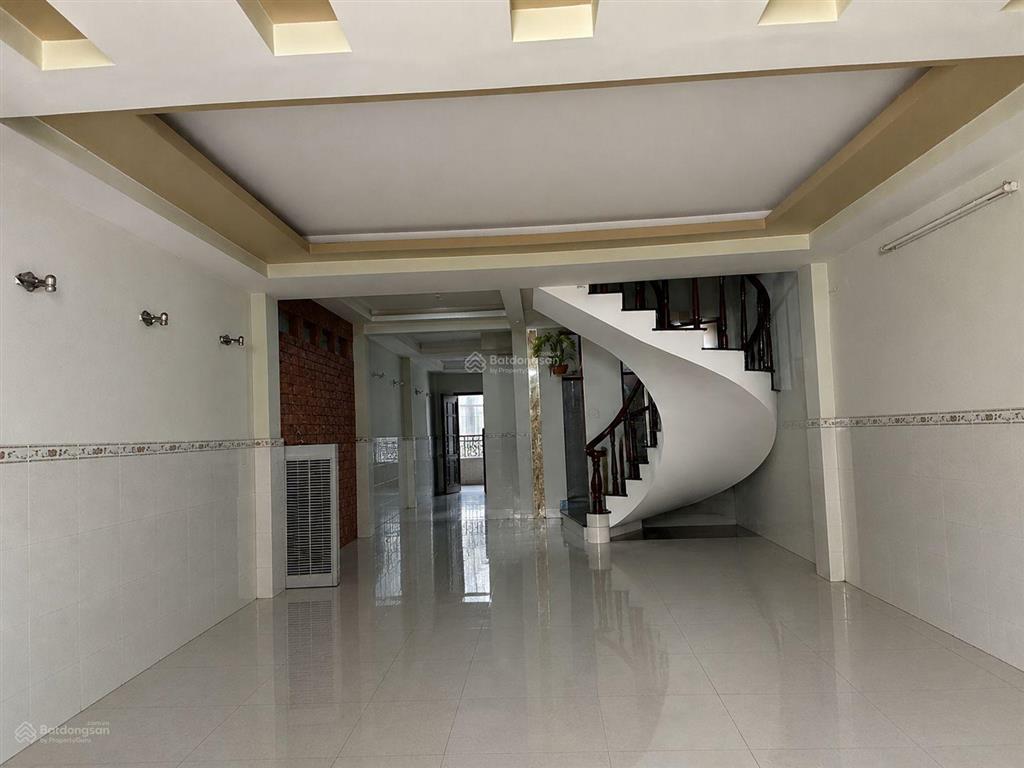 Nhà đẹp 4 tầng  hẻm 8m lê thúc hoạch  gần chợ tân hương & trường học  vị trí cực hiếm