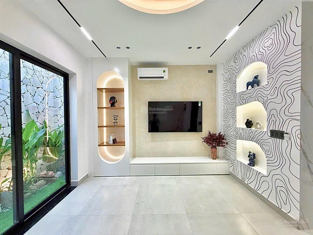 Mặt tiền đường số 7  phường 11 gò vấp  nhà mới ở ngay  có thang máy 450kg  5 tầng  80m2