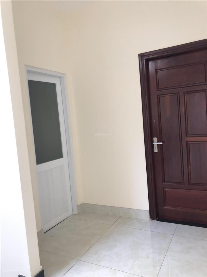 Nhà gần mặt tiền  xe tải tới nơi  5x16  2 tầng giá thuê 8 triệu/tháng.