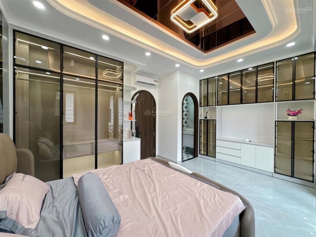 Dương cát lợi  tt nhà bè  60m2 ngang 5m  nhà 5 tầng có thang máy  8 tỷ 800 triệu