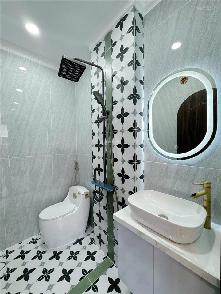 Dương cát lợi  tt nhà bè  60m2 ngang 5m  nhà 5 tầng có thang máy  8 tỷ 800 triệu