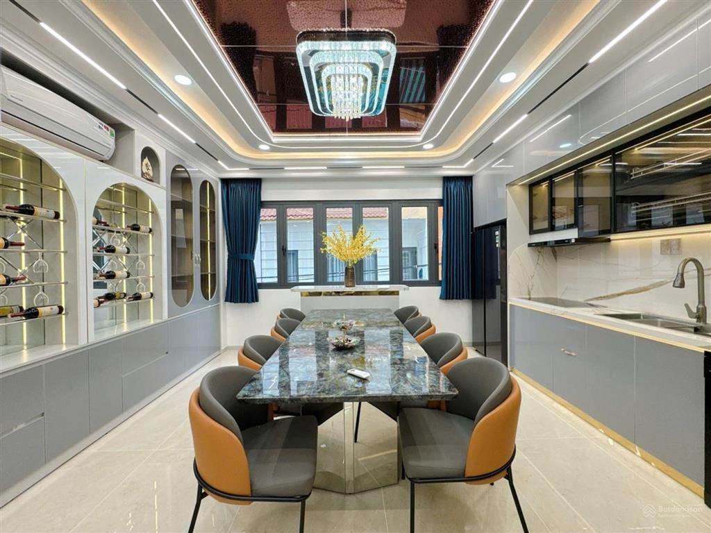 Dương cát lợi  tt nhà bè  60m2 ngang 5m  nhà 5 tầng có thang máy  8 tỷ 800 triệu