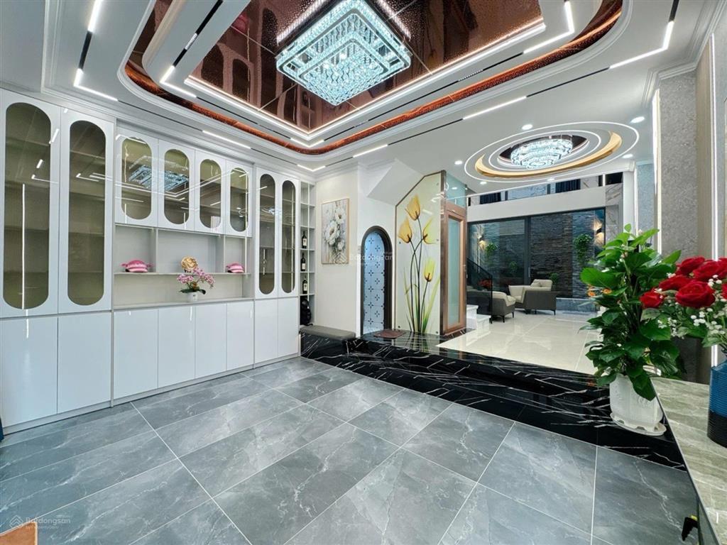 Dương cát lợi  tt nhà bè  60m2 ngang 5m  nhà 5 tầng có thang máy  8 tỷ 800 triệu
