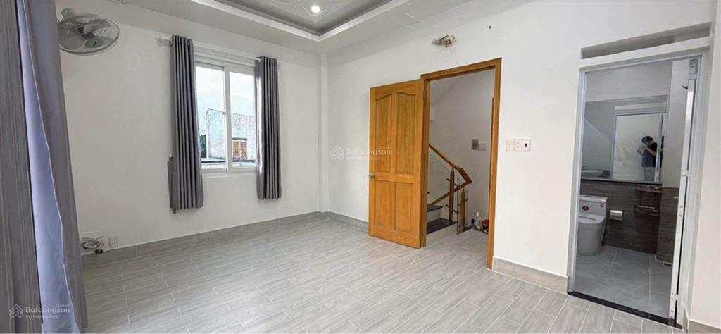 Huỳnh tấn phát  phường phú mỹ, quận 7  5.7 x 10  nhỉnh 8 tỷ.