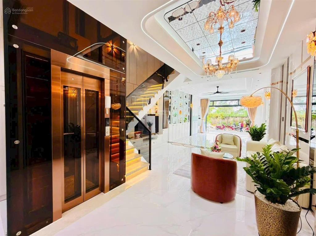 Cặp biệt thự phố mặt tiền đường 20m kdc phú mỹ quận 7  có thang máy  liền kề phú mỹ hưng q7
