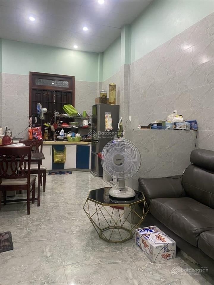 Ngay tthc xã nhà bè  9 x 18 vuông vức  đường 12m  nhà gần công viên.