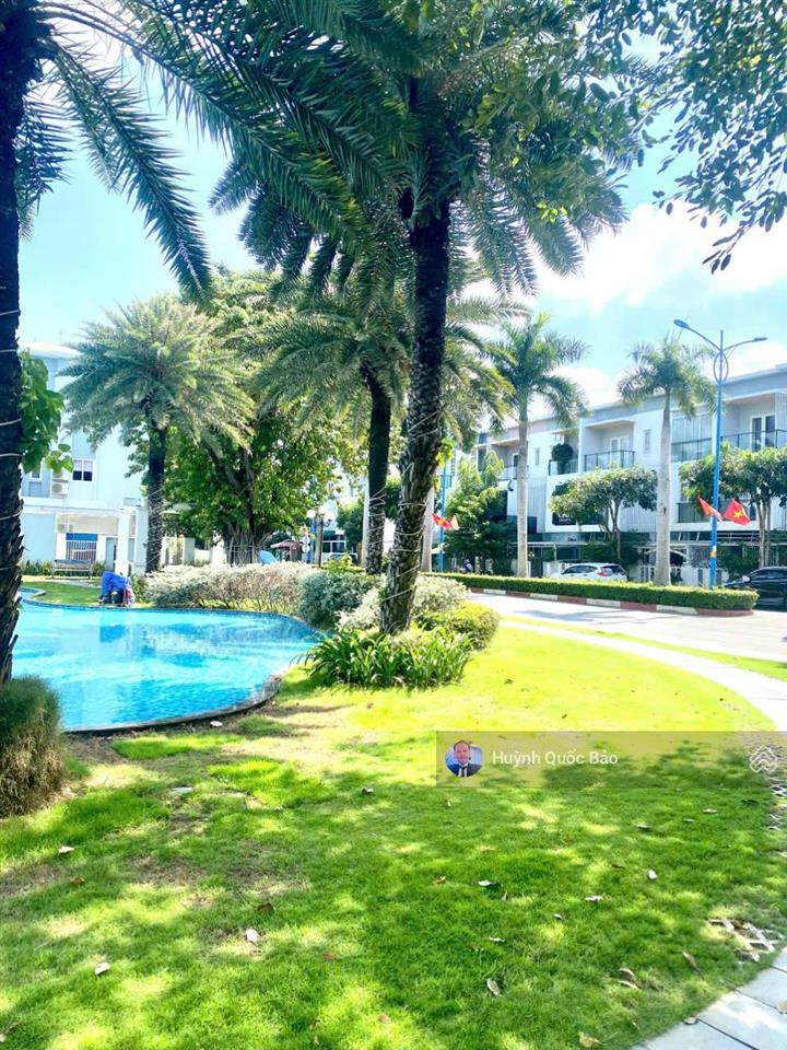 Bán căn góc 2 mặt tiền mega village  view trực diện hồ bơi  giá đầu tư chỉ 8,1 tỷ