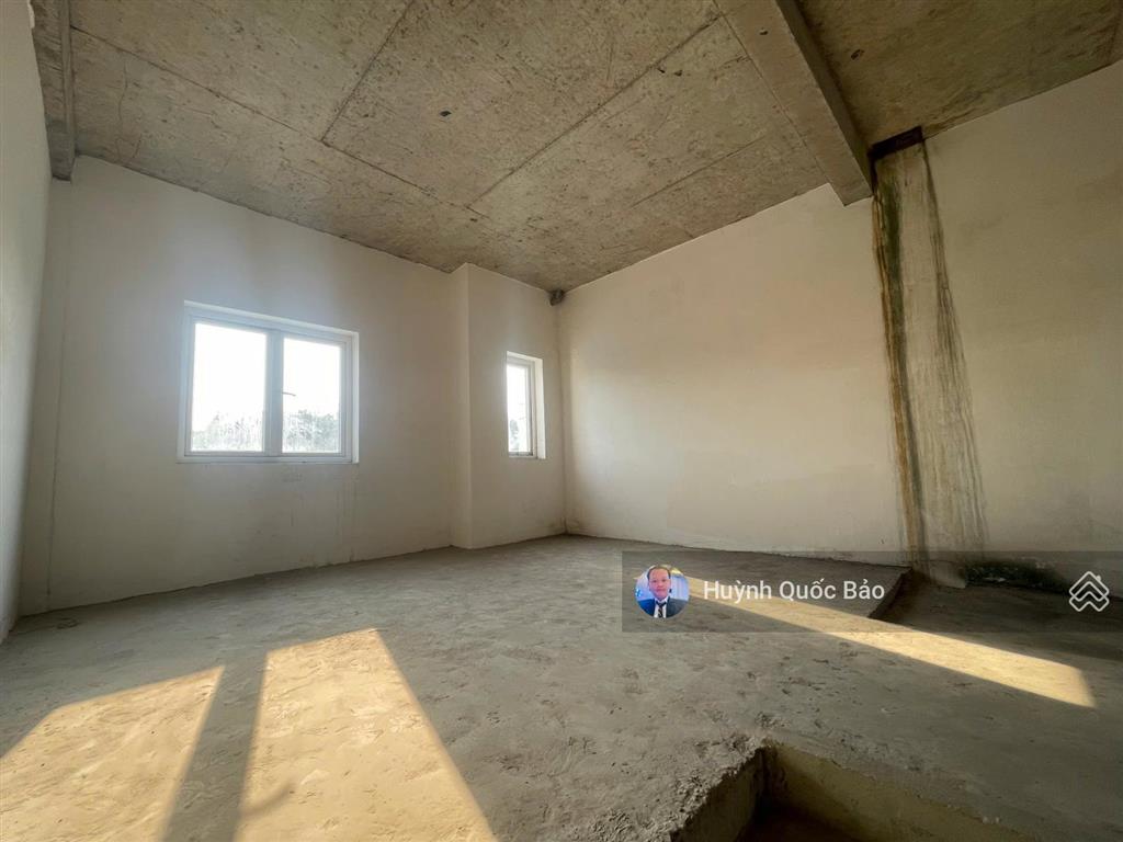 Tuyệt phẩm mega village  căn góc 2 mặt tiền 216m2 sàn  view hồ bơi resort  giá 8,1 tỷ