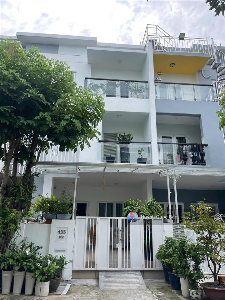 Tuyệt phẩm mega village  căn góc 2 mặt tiền 216m2 sàn  view hồ bơi resort  giá 8,1 tỷ