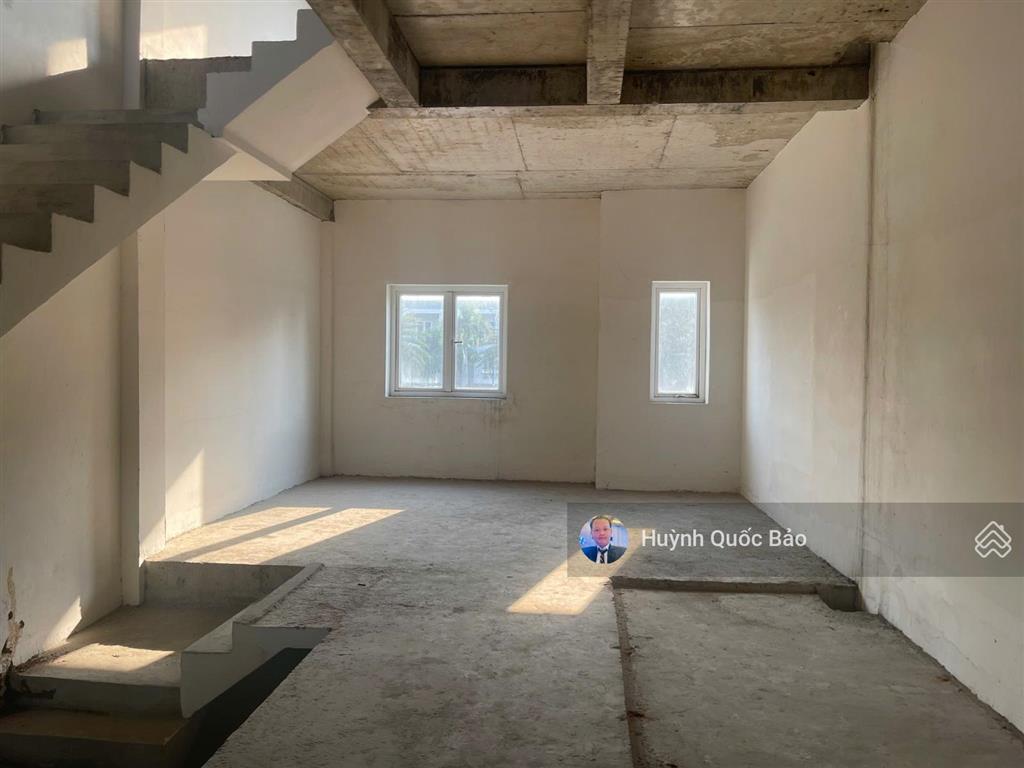 Tuyệt phẩm mega village  căn góc 2 mặt tiền 216m2 sàn  view hồ bơi resort  giá 8,1 tỷ