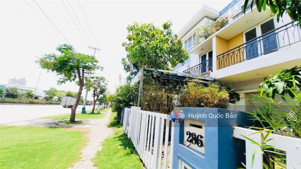 Bán bt mặt tiền đường 40m dt 192m2  sân vườn nổi bật giá 15 tỷ  thương lượng