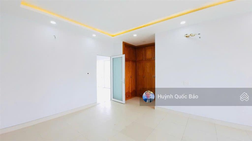 Bán bt mặt tiền đường 40m dt 192m2  sân vườn nổi bật giá 15 tỷ  thương lượng