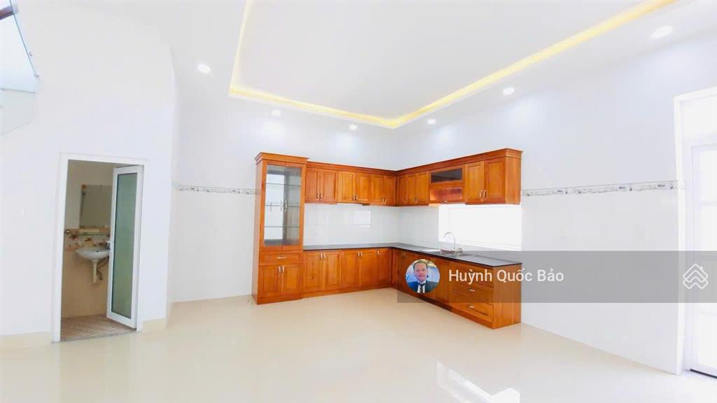Bán bt mặt tiền đường 40m dt 192m2  sân vườn nổi bật giá 15 tỷ  thương lượng