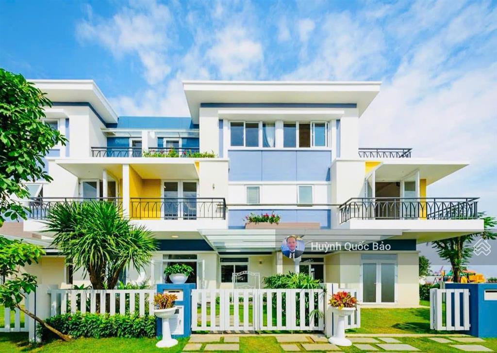 Bán bt mặt tiền đường 40m dt 192m2  sân vườn nổi bật giá 15 tỷ  thương lượng