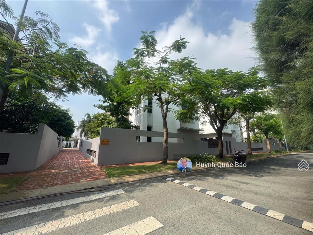 Bán biệt thự căn biên 3 mặt thoáng 500m² nhà thô  giá chốt 68 tỷ thương lượng