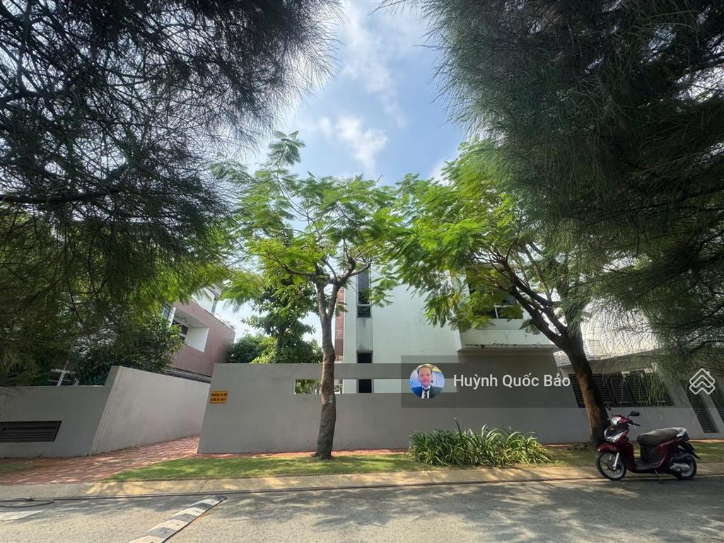 Bán biệt thự căn biên 3 mặt thoáng 500m² nhà thô  giá chốt 68 tỷ thương lượng