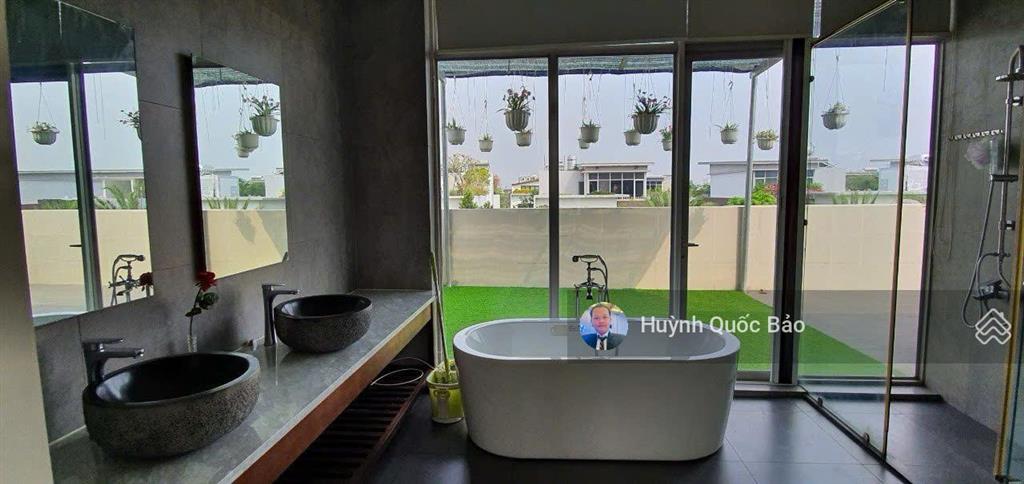 Bán biệt thự riviera cove 591m2 có hồ bơi riêng đang cho thuê khách ngoại giá 79 tỷ tl