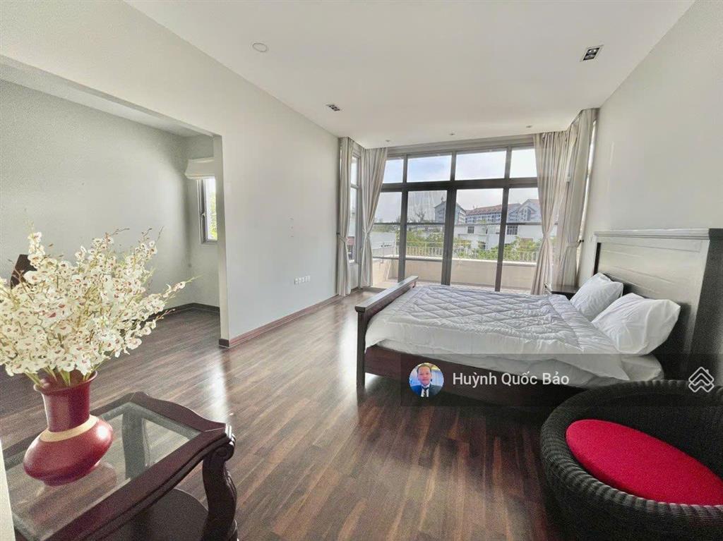Bán biệt thự riviera cove 591m2 có hồ bơi riêng đang cho thuê khách ngoại giá 79 tỷ tl