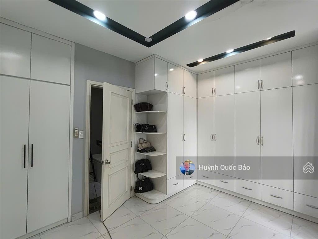 Ngộp ngân hàng bán căn nhà mới mega village trục chính 20m  giá chỉ 10,3 tỷ thương lượng mạnh