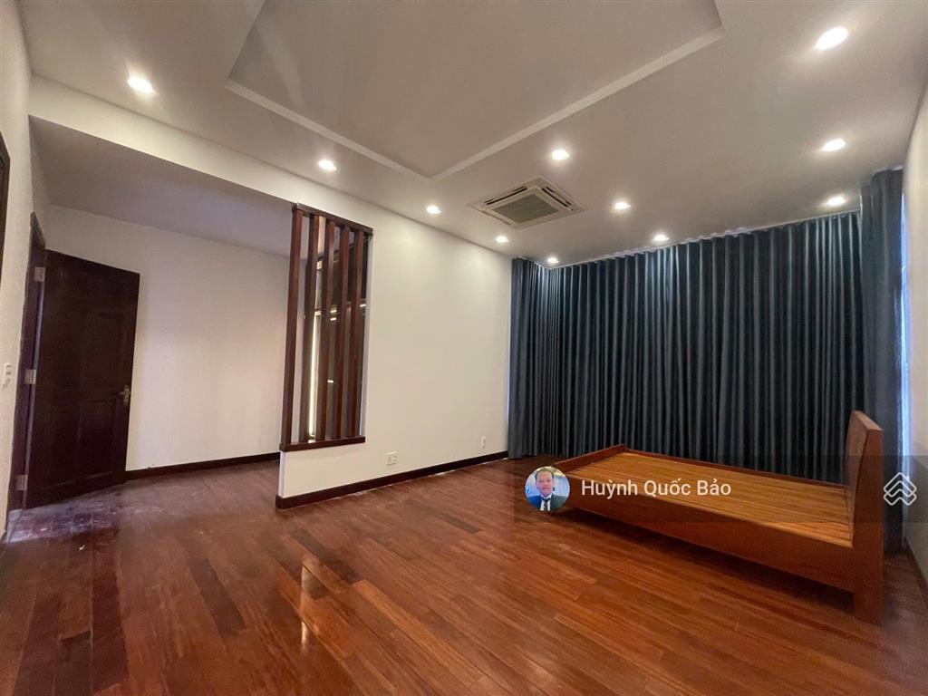 Cắt giảm 10 tỷ biệt thự 3 mặt tiền 494m2 full nội thất giá còn 55 tỷ thương lượng