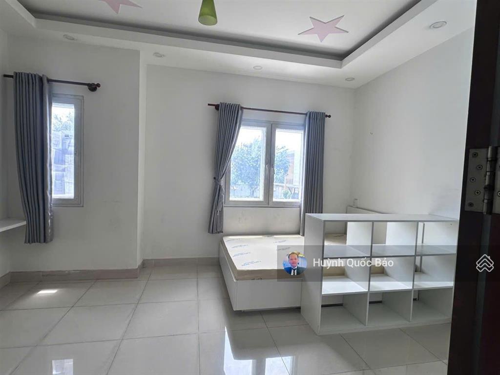 Cho thuê căn c4 mega village khang điền  view hồ bơi, 4pn, giá chỉ 14 triệu/tháng (bao phí ql)