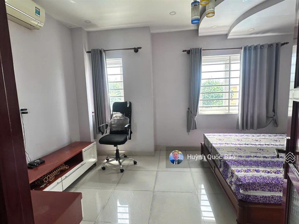 Cho thuê căn c4 mega village khang điền  view hồ bơi, 4pn, giá chỉ 14 triệu/tháng (bao phí ql)