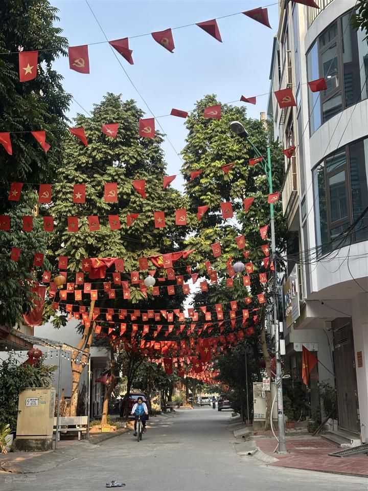 Bán liền kề văn khê, 50m2, mặt tiền 4m, 2 mặt tiền phân lô vỉa hè 5m, đường 10m, giá 14.9