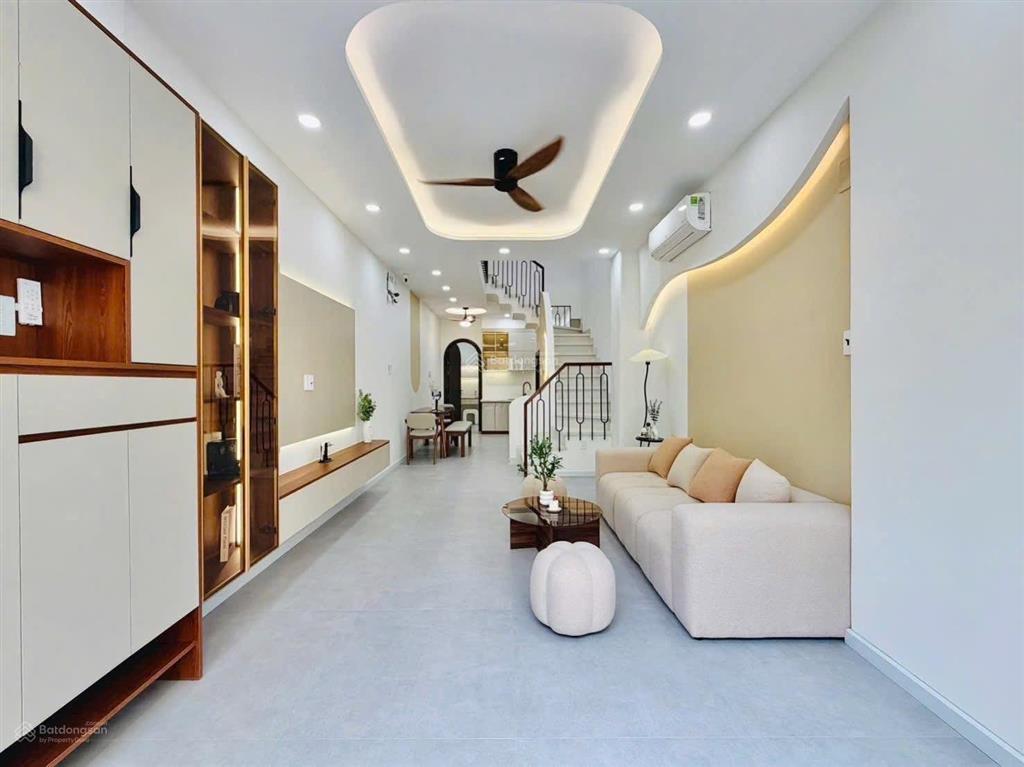 Gấp! giảm sâu 200tr nhà đường lê văn sỹ, phường 13, quận 3, 58,2m2, 3tỷ990tr