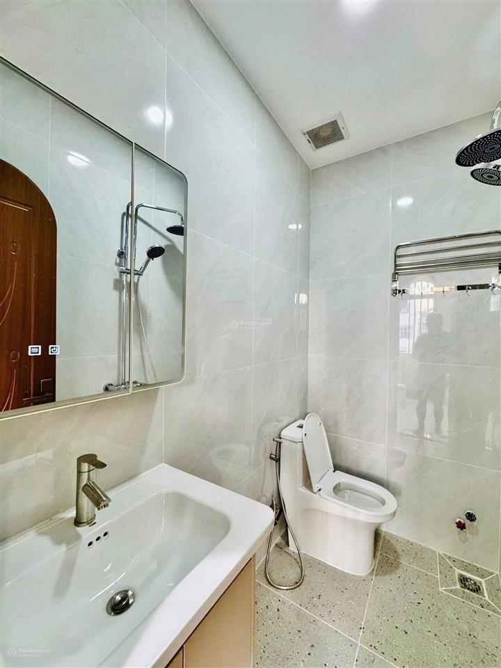 Cần tiền bán gấp nhà sổ hồng riêng đường đoàn văn bơ, phường 14, quận 4, 45,2m2, 3tỷ450tr