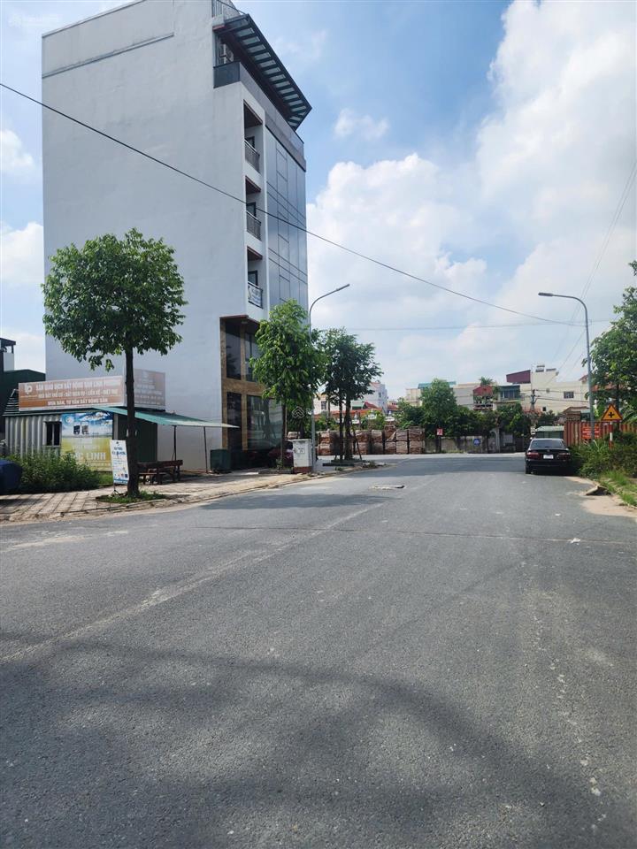 Cần bán 123,9m2 đất sát lô góc mặt đường rộng 20m khu 25,2ha vân canh  xã sơn đồng giá 235tr/m2