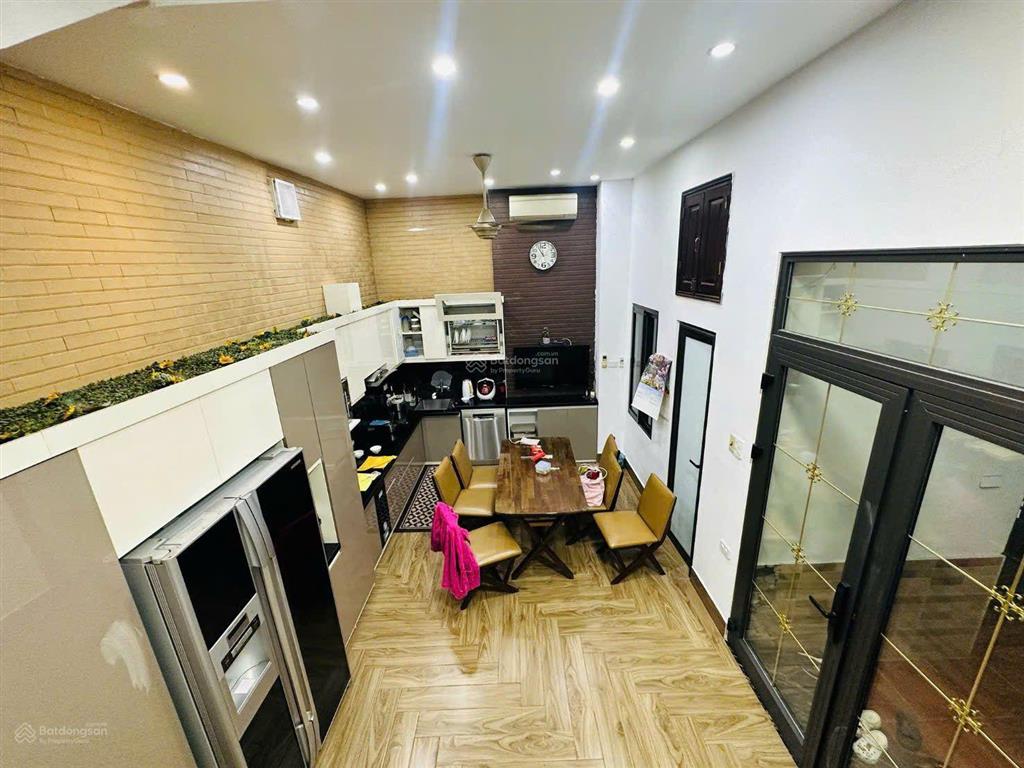 Bán nhà riêng tại quán thánh, 32,9 tỷ, 101m2, 6pn, 6wc, giá cực chất tốt