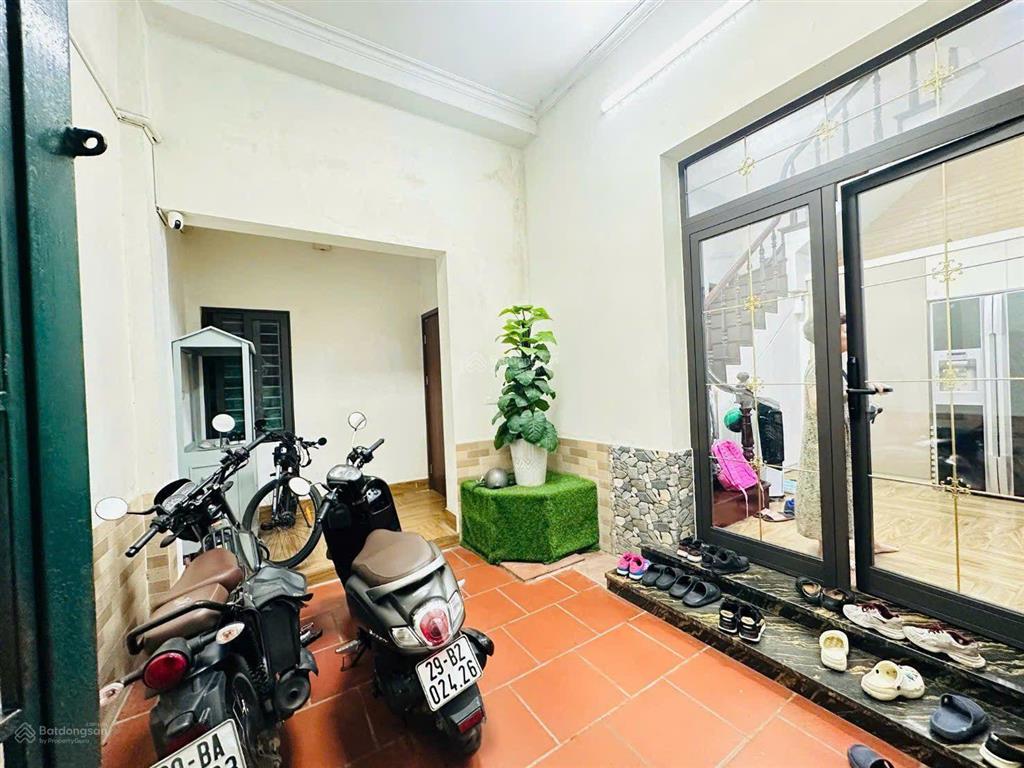 Bán nhà riêng tại quán thánh, 32,9 tỷ, 101m2, 6pn, 6wc, giá cực chất tốt