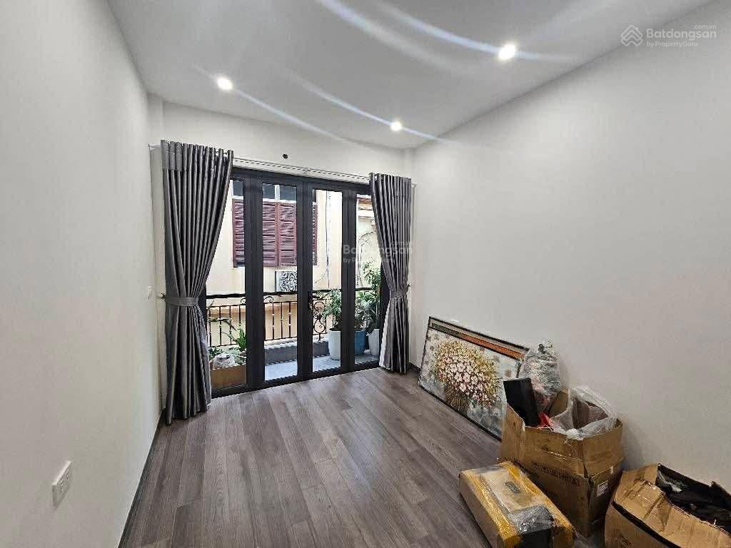 Bán nhà riêng tại hoàng văn thái, 13,9 tỷ, 41 m2, 4pn, 4wc, đường vào 3m