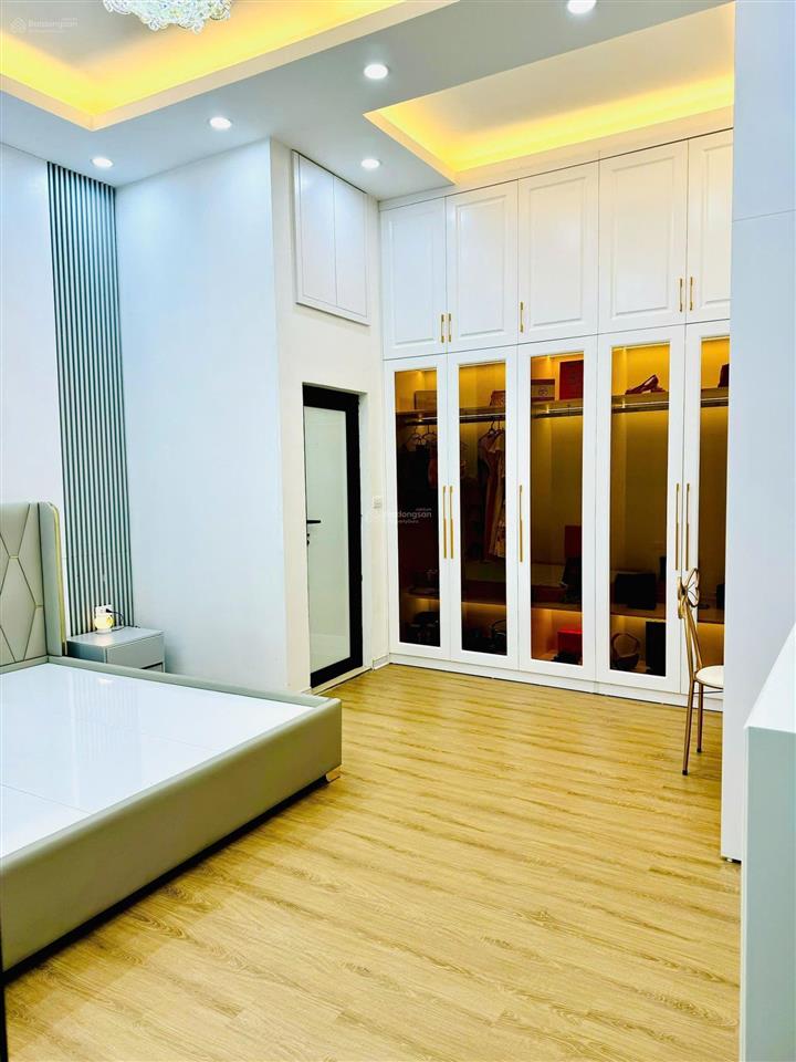 Bán gấp nhà riêng tại đặng tiến đông, 12,2 tỷ, 45 m2, 3pn, 4wc, 6 tầng