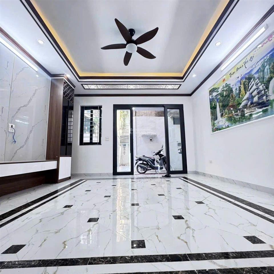 Cho thuê nhà riêng 40m2, 18 triệu vnd tại hoàng hoa thám, p thụy khuê, q.tây hồ