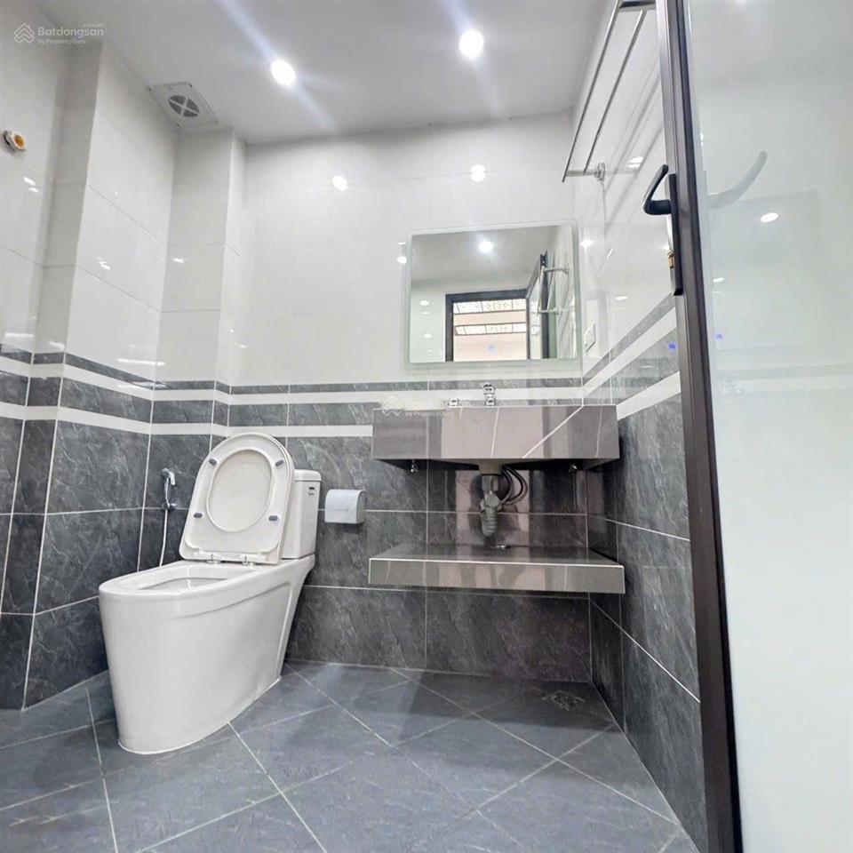 Cho thuê nhà riêng 40m2, 18 triệu vnd tại hoàng hoa thám, p thụy khuê, q.tây hồ