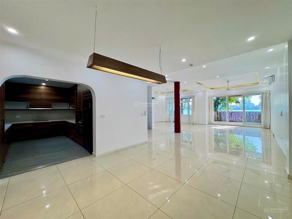 Cho thuê bt 8pn, 7wc giá tốt, 200m2 tại phố quảng khánh, tây hồ, hà nội