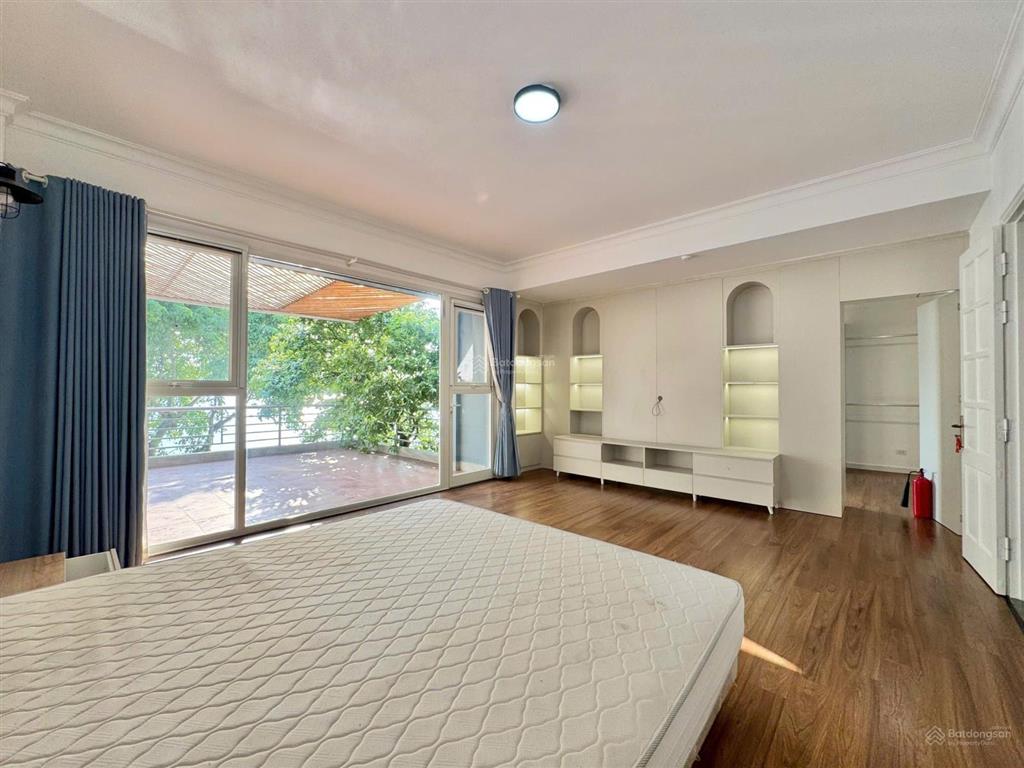 Cho thuê bt 8pn, 7wc giá tốt, 200m2 tại phố quảng khánh, tây hồ, hà nội