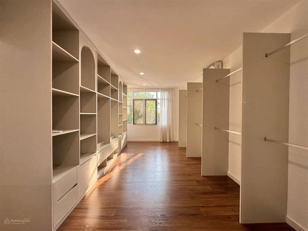 Cho thuê bt 8pn, 7wc giá tốt, 200m2 tại phố quảng khánh, tây hồ, hà nội