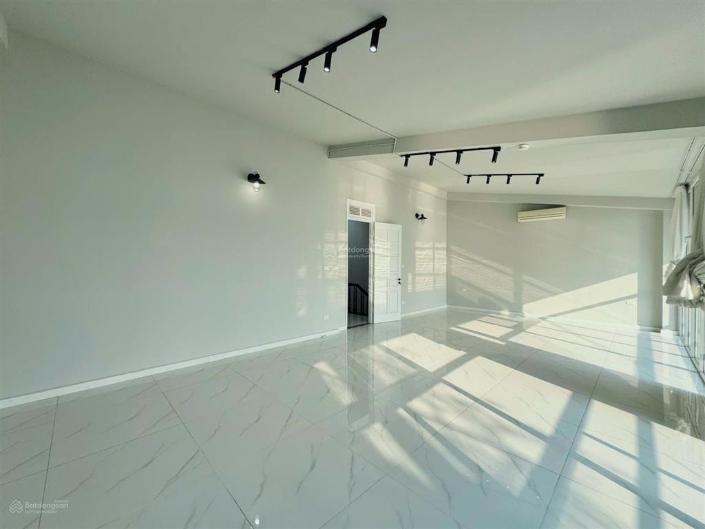 Cho thuê bt 8pn, 7wc giá tốt, 200m2 tại phố quảng khánh, tây hồ, hà nội