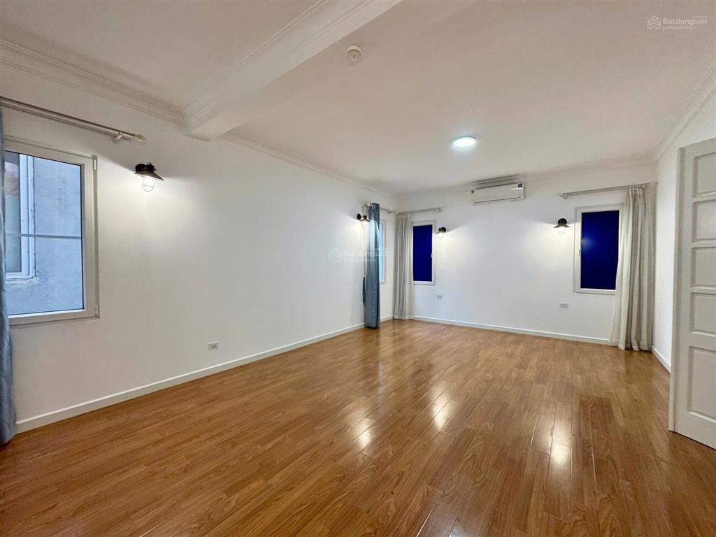 Cho thuê bt 8pn, 7wc giá tốt, 200m2 tại phố quảng khánh, tây hồ, hà nội