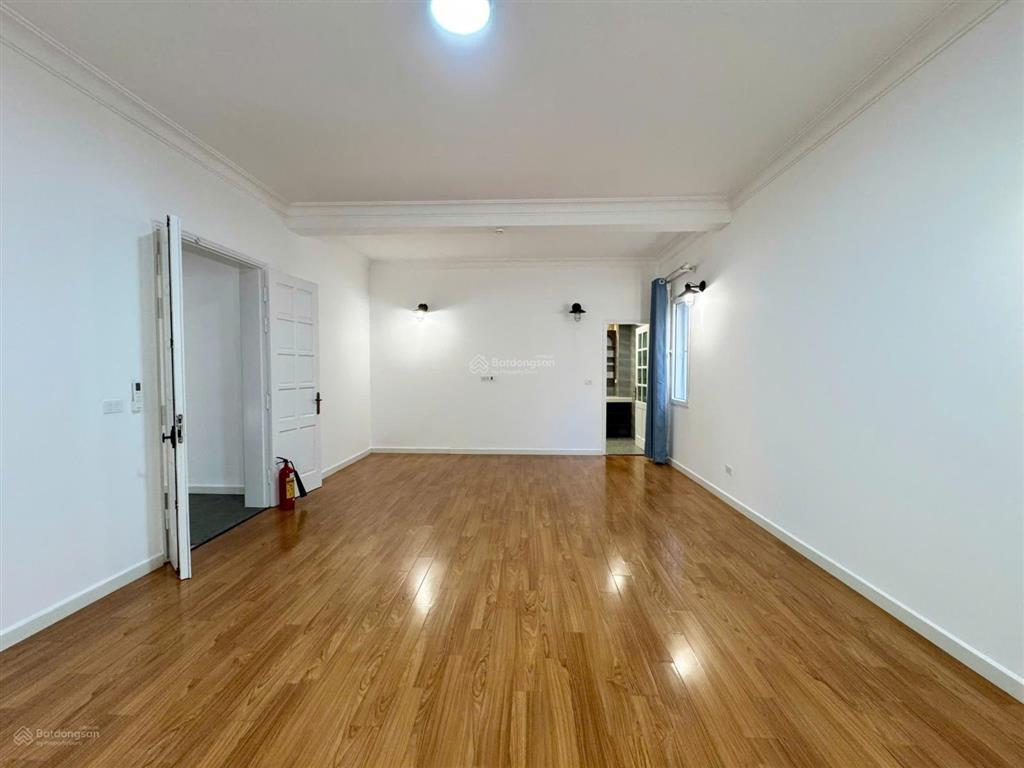 Cho thuê bt 8pn, 7wc giá tốt, 200m2 tại phố quảng khánh, tây hồ, hà nội