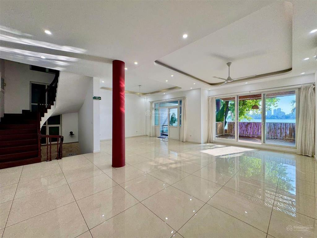Cho thuê bt 8pn, 7wc giá tốt, 200m2 tại phố quảng khánh, tây hồ, hà nội