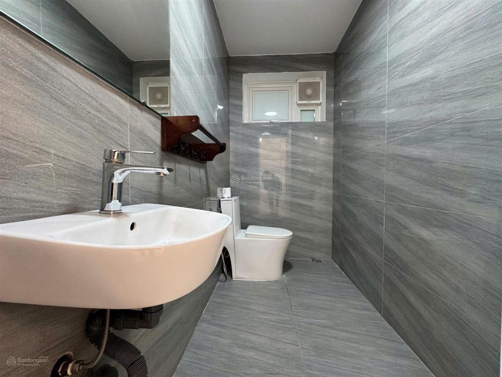 Cho thuê bt 8pn, 7wc giá tốt, 200m2 tại phố quảng khánh, tây hồ, hà nội